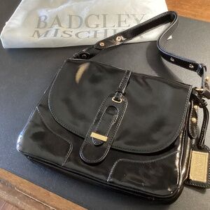 Badgkey Mischa patent leather purse